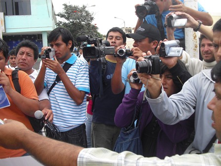 peridistas cubriendo 1